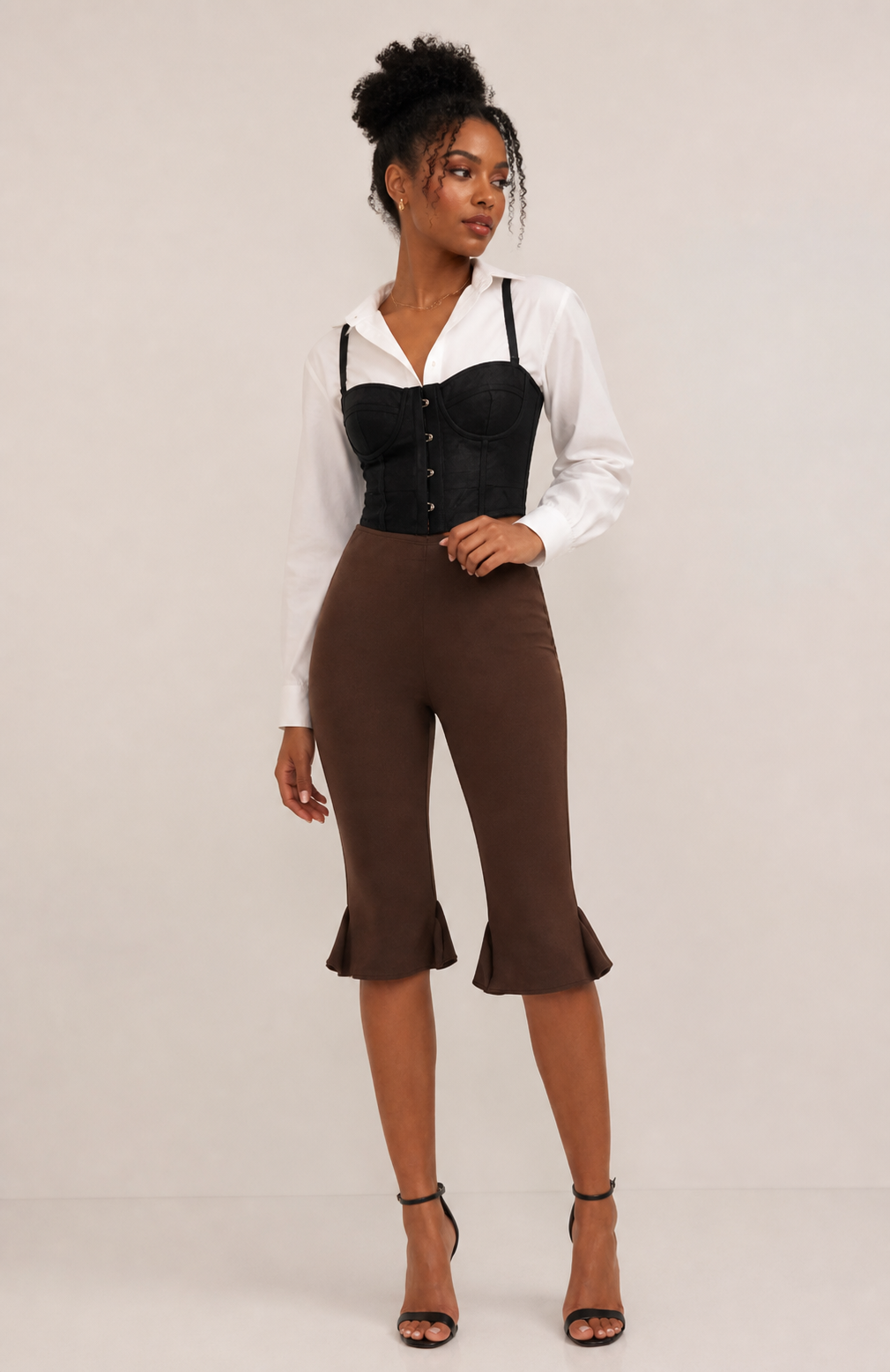 Pantalon corsaire ajusté avec bas volantés - Chocolat
